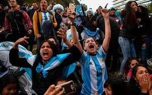 Bên lề World Cup: Fan Argentina rực sáng tại Saint Petersburg