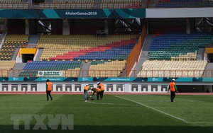 Không khí sân Wibawa Mukti trước giờ G