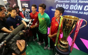 Chiêm ngưỡng cúp vàng AFF Cup 2018 đến Việt Nam