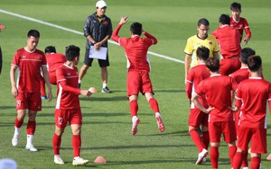 Đội tuyển Việt Nam tập chống bóng 'chết' trước trận đấu với Iran