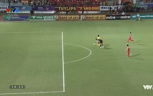 VIDEO Viettel - Hải Phòng: Fagan đột phá khiến thủ môn Quàng Thế Tài nhận thẻ đỏ