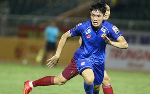 VIDEO: Cách khung thành hơn 1 mét , Tấn Sinh dứt điểm lên trời