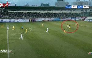 VIDEO: Tình huống Bá Sang nhận thẻ đỏ vì phạm lỗi với Văn Toàn