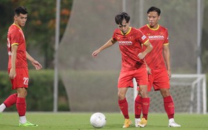 Văn Toàn và Công Phượng cạnh tranh vị trí ở tuyển Việt Nam