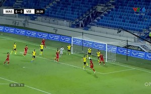 Văn Hậu từ người kiến tạo suýt thành 'tội đồ'