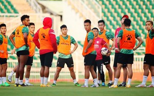 Nhiều đội V-League cho cầu thủ 'xả trại'