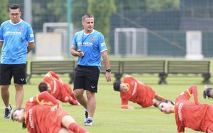 Tuyển nữ Việt Nam hứng khởi trong ngày tập đầu tiên