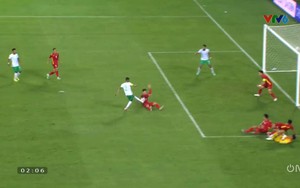 VAR tạo ra tình huống tranh cãi, dẫn đến quả 11m và thẻ đỏ của Duy Mạnh