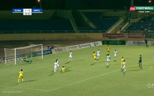 Siêu phẩm tung người móc bóng của Phan Văn Đức vào lưới Hải Phòng