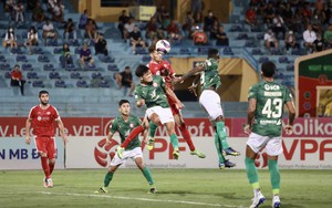 Video bàn thắng Viettel 1-0 TPHCM: Bùi Tiến Dũng sai lầm