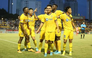Video bàn thắng SLNA 2-0 TPHCM: SLNA bứt phá