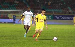 Video bàn thắng HAGL 1-2 SLNA: 'Thảm họa' 7 trận không thắng