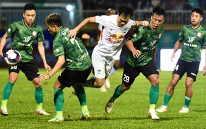 Video bàn thắng HAGL 1-2 TPHCM: Trận thua khó hiểu