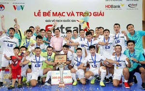 Thái Sơn Nam nhận Cup vô địch giải futsal VĐQG 2017