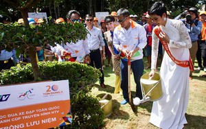 Hoa hậu H’Hen Niê hoàn tất hành trình cùng giải xe đạp xuyên Việt 'Non sông liền một dải'