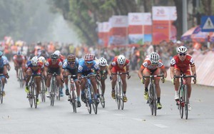 Tay đua Việt lập 'poker' ngoạn mục