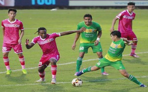 Cầu thủ xứ Thanh tỏa sáng rực rỡ, Sài Gòn đẩy Cần Thơ xuống vực thẳm