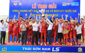 Viettel lần đầu nâng Cúp vô địch giải U17 quốc gia