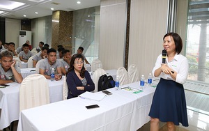 Thầy trò HLV Miura học kiến thức dinh dưỡng để mong trụ hạng