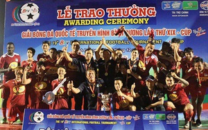 HAGL nhận Cúp dù thua đậm đội của Anh Đức