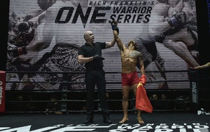 Võ sĩ Việt làm nên lịch sử ở sàn đấu chuyên nghiệp MMA