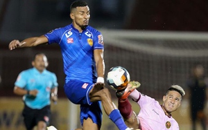 HLV Hoàng Văn Phúc 'kêu oan' với trọng tài