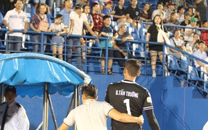 Tấn Trường thách thức CĐV sau sai lầm đáng bị chỉ trích