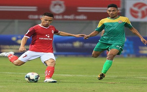 Cựu sao HAGL toả sáng đưa đội nhà lên đầu bảng