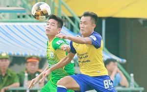 Giải hạng Nhất 'nổ' tưng bừng bằng kịch bản khó tin ở miền Tây