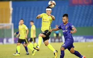 Ban huấn luyện, cầu thủ Bình Dương 'bốc hỏa' vì trọng tài