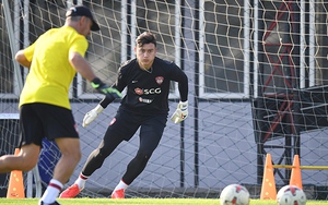 CĐV Muangthong thở phào khi Văn Lâm và đồng đội tập trở lại