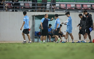 HLV Park Hang Seo chờ tin vui từ AFC