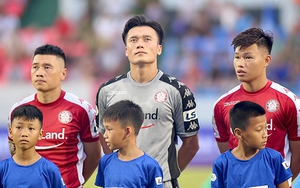 Cờ đến tay Bùi Tiến Dũng