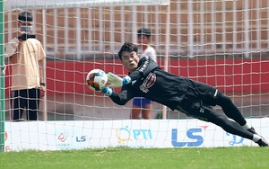 Không Công Phượng, Tiến Dũng khốn khổ chịu trận