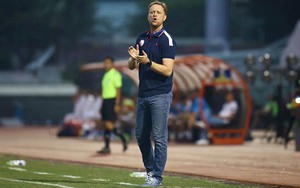 Bùi Tiến Dũng dự bị, TP.HCM thua tân binh V-League