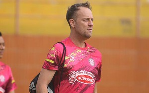 HLV Polking ra mắt thành công với CLB TP.HCM