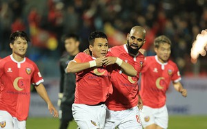 Phi Sơn lấy quyền đá 11m của Claudercir