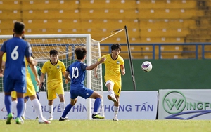 HLV Kiatisuk cùng HAGL xếp cuối giải tập huấn