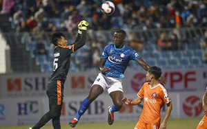 Đội của Lee Nguyễn 'chơi sang'