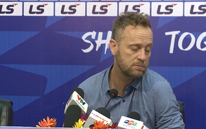 Thầy Lee Nguyễn không lo bị CLB TPHCM sa thải