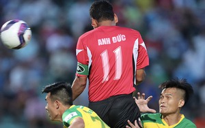 Anh Đức khiến hàng công tuyển Việt Nam chật chội
