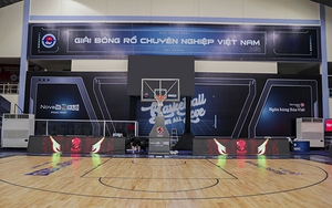 Sau bóng đá, tới bóng rổ 'toát mồ hôi' vì COVID