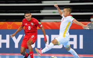 'Người hùng' futsal Việt Nam 'truyền lửa' cho quê nhà