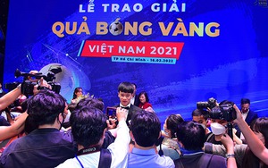 Hoàng Đức thắng Quả bóng vàng tuyệt đối so với Quang Hải