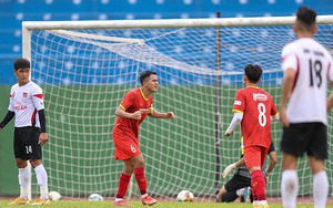 U23 Việt Nam hưng phấn đến Campuchia