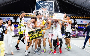 Fan vỡ oà với đội tuyển bóng rổ Việt Nam trước SEA Games 31