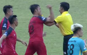 Cầu thủ hạng nhì đánh trọng tài bị lên án gay gắt
