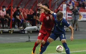 Cầu thủ đánh cùi chỏ Quang Hải chê bóng đá Đông Nam Á