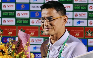 Kiatisuk trượt dài với HAGL