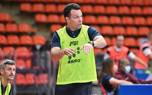 HLV vô địch World Cup khởi đầu không suôn sẻ với futsal Việt Nam